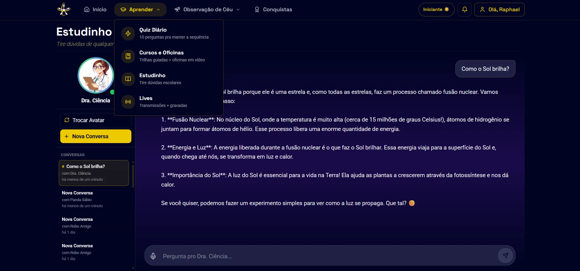 Tela Estudinho IA do Urânia Class desktop — chat tira-dúvidas com moderação dupla